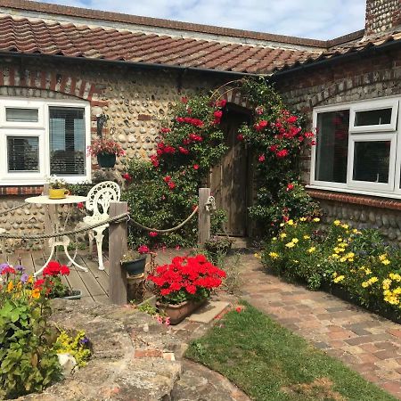 Copper'S Cottage Sheringham Exterior photo