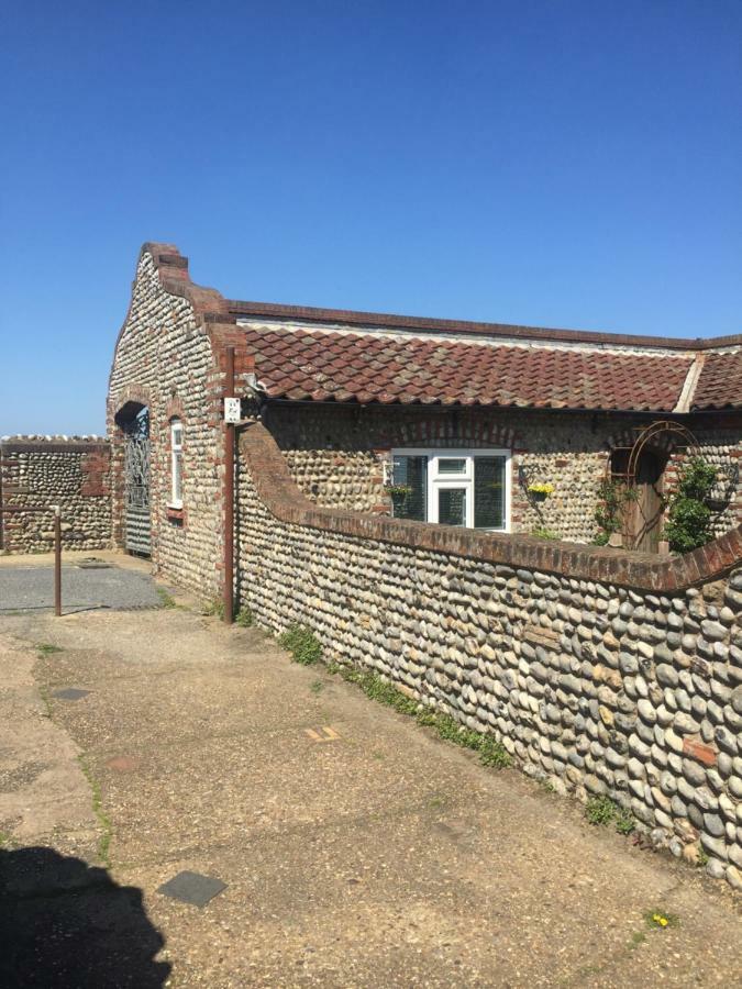 Copper'S Cottage Sheringham Exterior photo